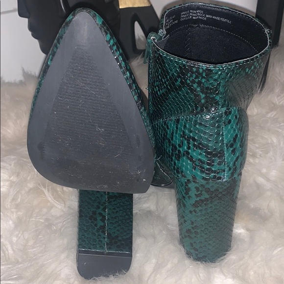 Green snake skin heeled booties - Picture 3 of 4